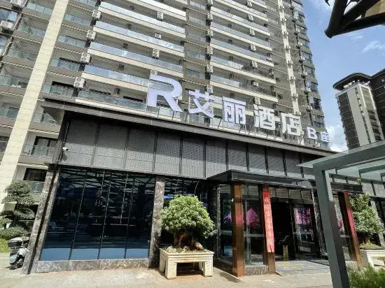 Snow Shell Hotel