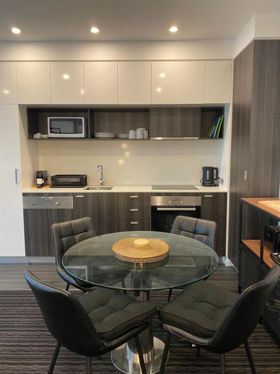 Modern, Quiet 1 Bed Apt on Fitzroy St, Opposite Albert Park