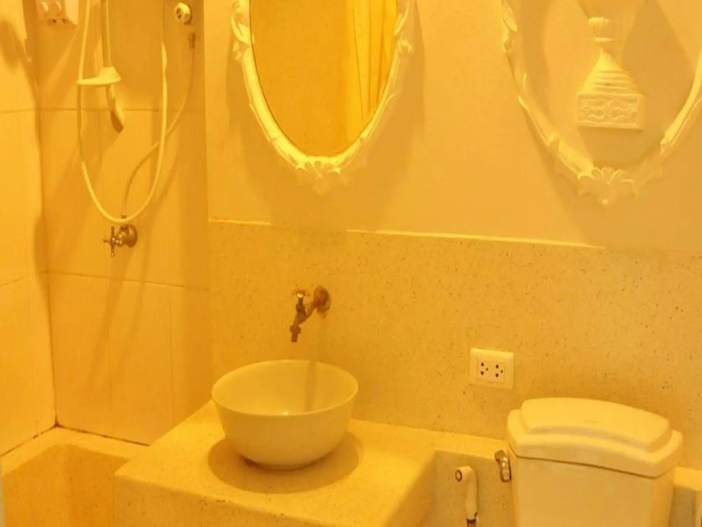 Hotel B