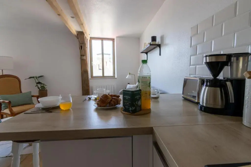 APPARTEMENT DUPLEX SAUMUR CENTRE, refait à neuf, à proximité du château