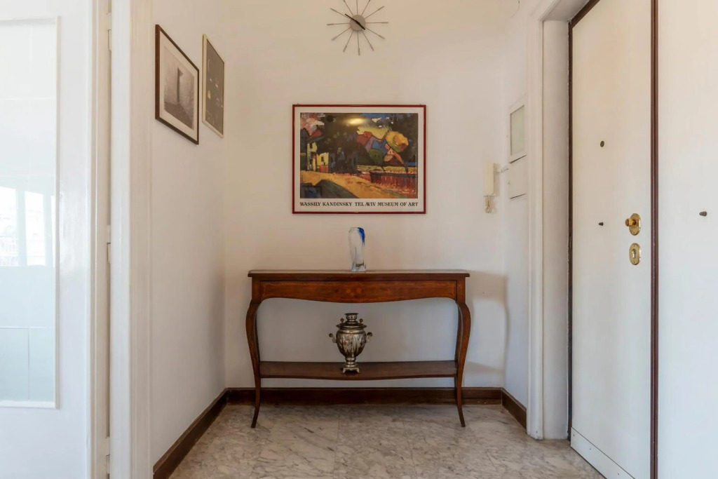 Roomy and Bright Apartment with Terrace