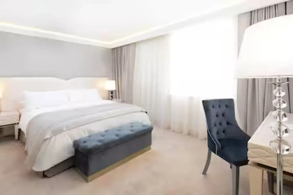 Tresor Le Palais Timisoara, Curio Collection by Hilton
