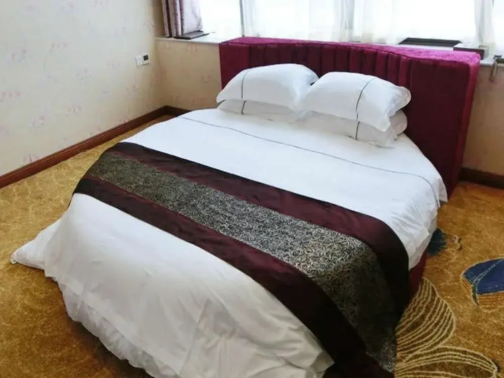 Head Holiday Hotel