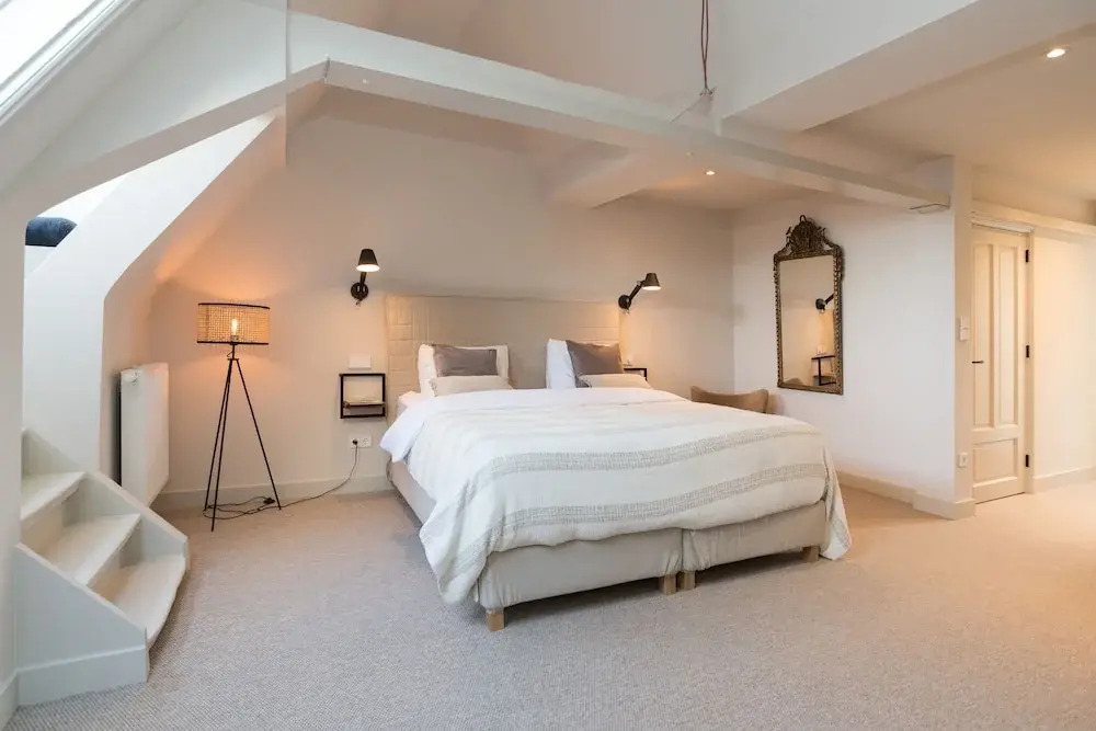 17th Century Canal Apartment with Roof Terrace