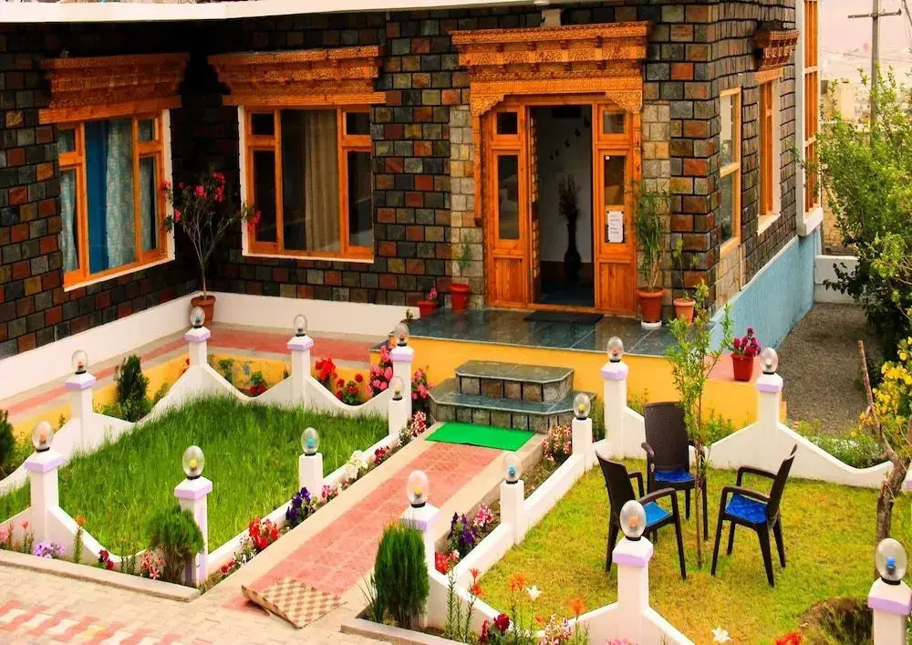 Hotel Jeevanam Villa
