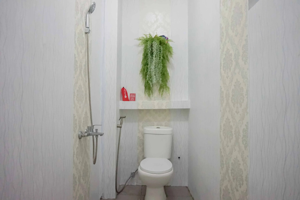 RedDoorz near Velodrome Malang 2