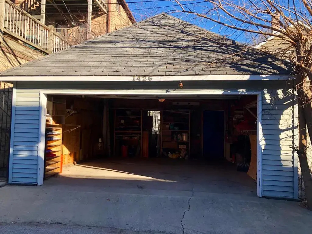 Old Town-Gold Coast Huge 5 br Home/ Free Parking/ Breakfast/ Pets OK/ Back Yard/ Walk Everywhere