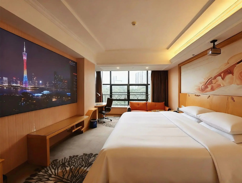 Vienna Hotel(Guangzhou North Railway Station Huaguoshan Subway Station Store)