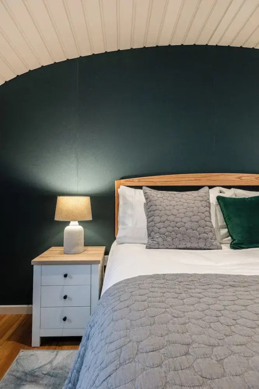 Unique 1 BD Eco-Retreat in Old Chalford