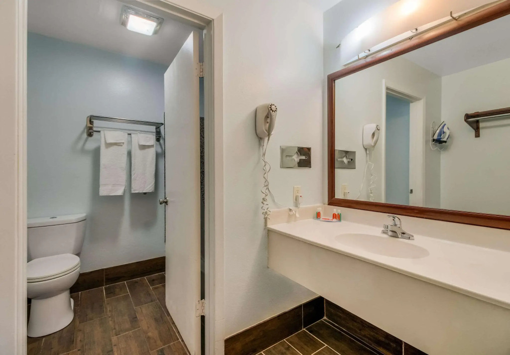 Econo Lodge Inn & Suites Fulton - Rockport