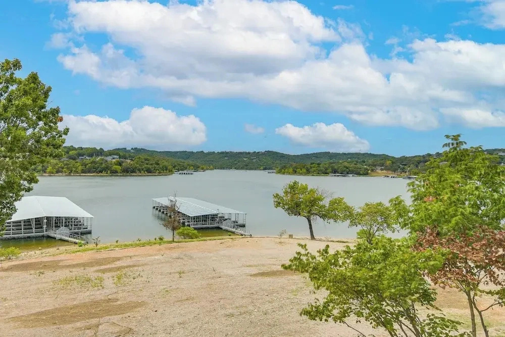 Table Rock Lake Retreat: Steps to Water & Pools