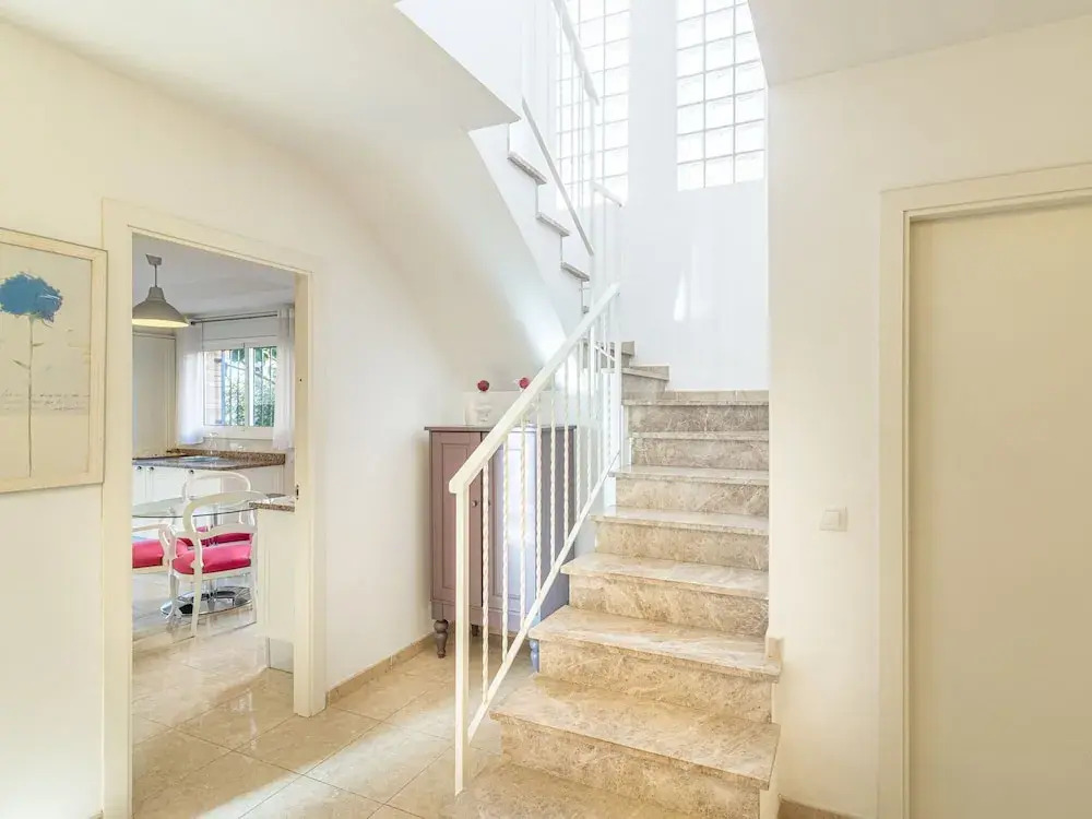 Stylish, Spacious Villa With Private Swimming Pool Walking Distance of the Beach