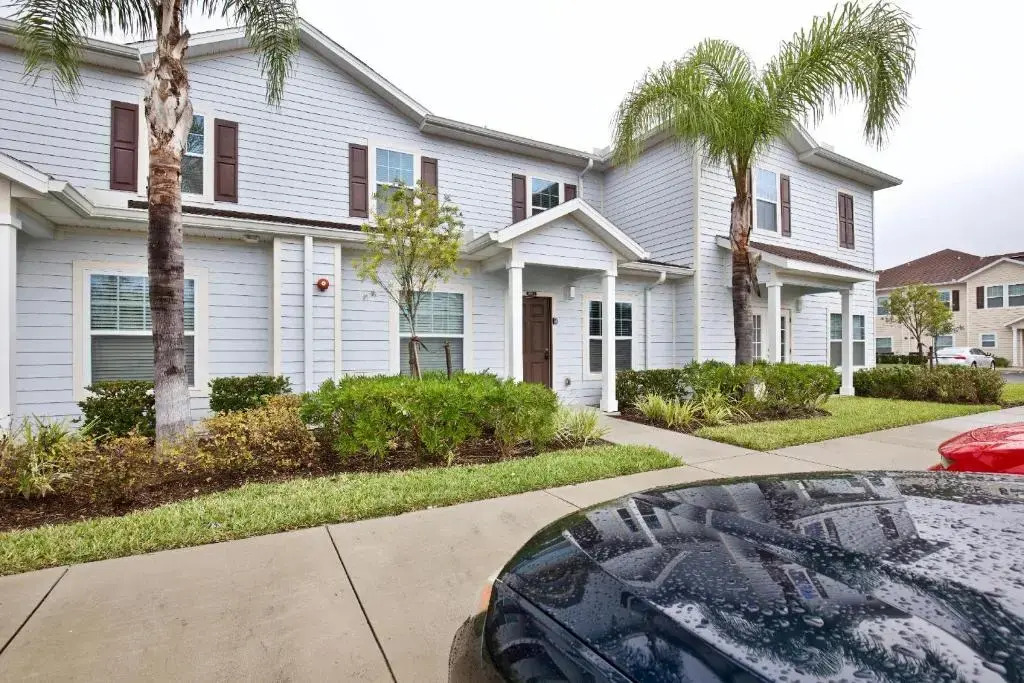 New listing townhouse in gated community sleeps 6 10 min to Disney
