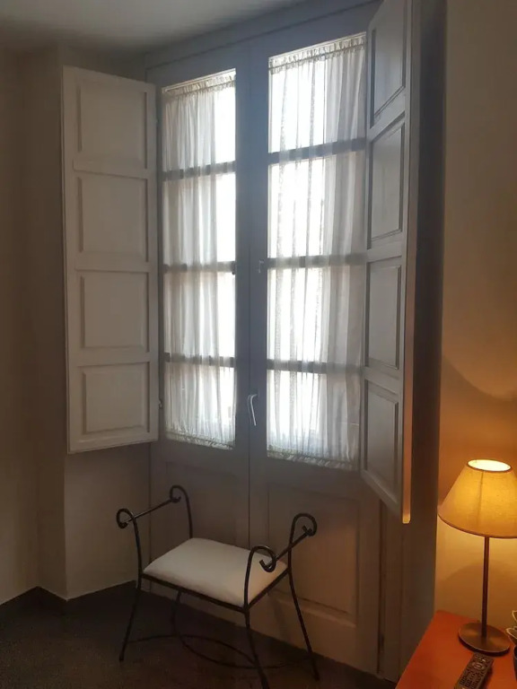 Stylish And Spacious 1 Bedroom Flat In Trendy Area