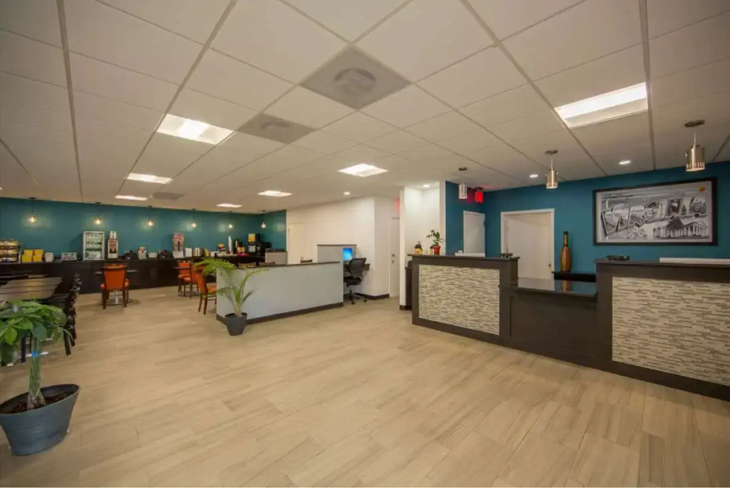Super 8 Alexandria by Wyndham