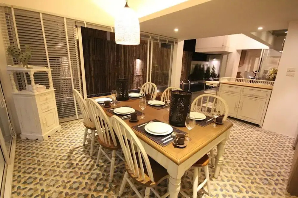 Villa S