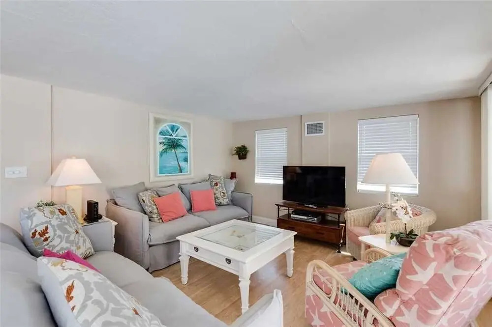 Tropical Paradise Manor - Four Bedroom Home