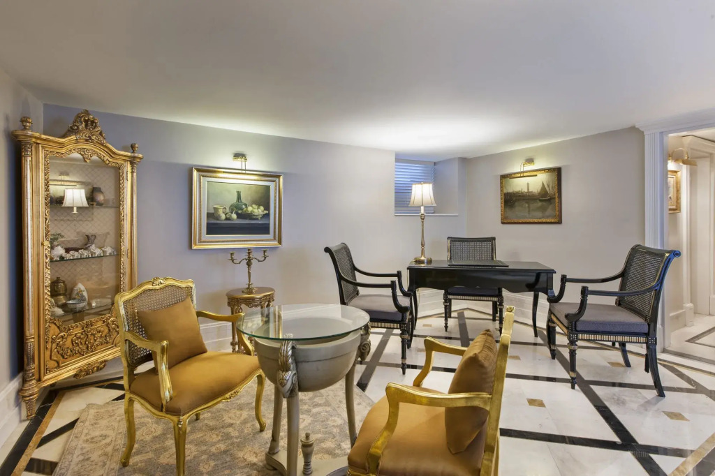 1890 Suites Hotel