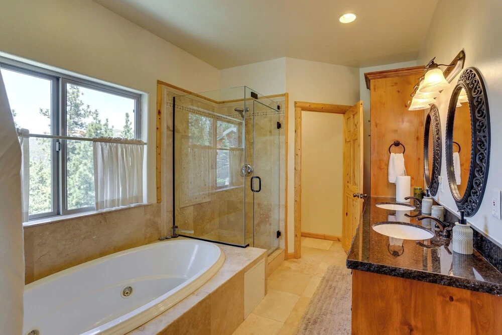 Elegant Big Bear Cabin Half Mi to Big Bear Lake!