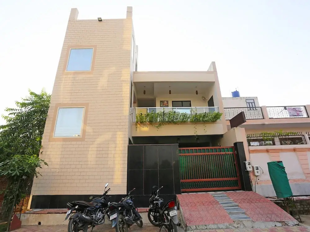 Hotel Taj Niwas by OYO Rooms