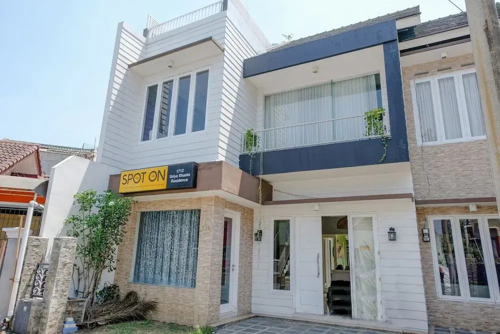 Griya Shanta Residence by OYO Rooms