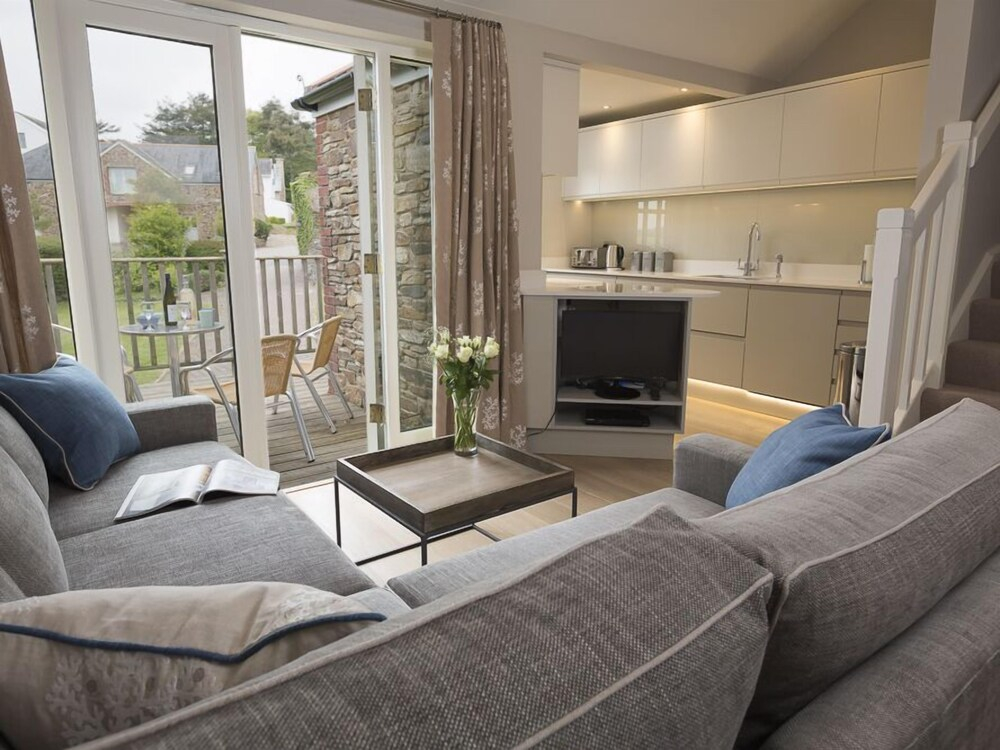 4 The Manor House Hillfield Village