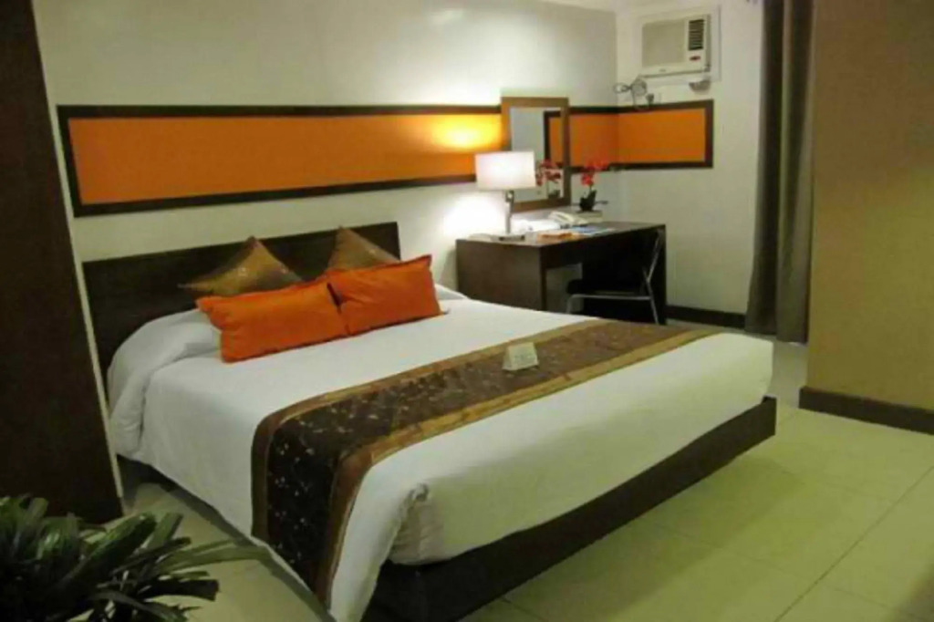Hotel 878