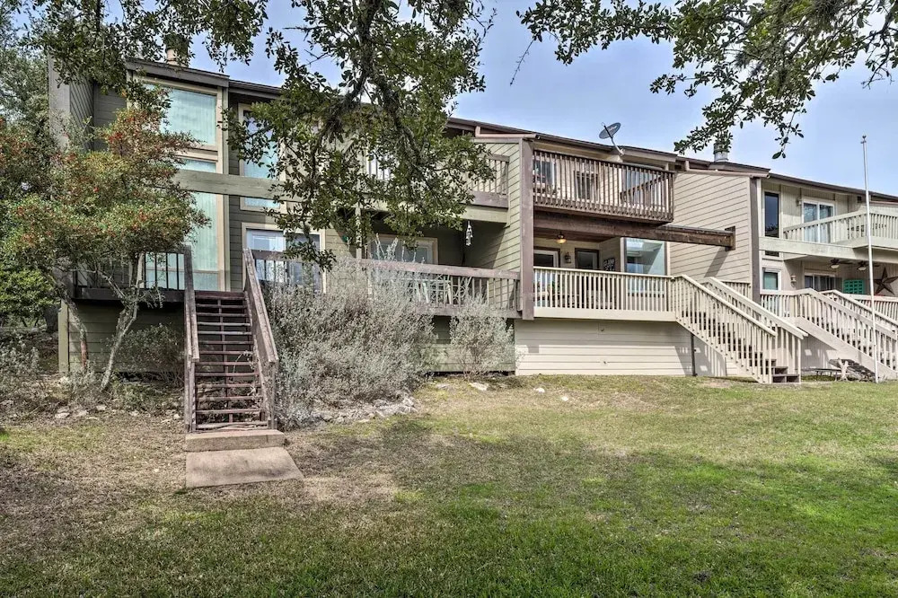Lakefront Resort Living: Pool, Golf, Tennis & More