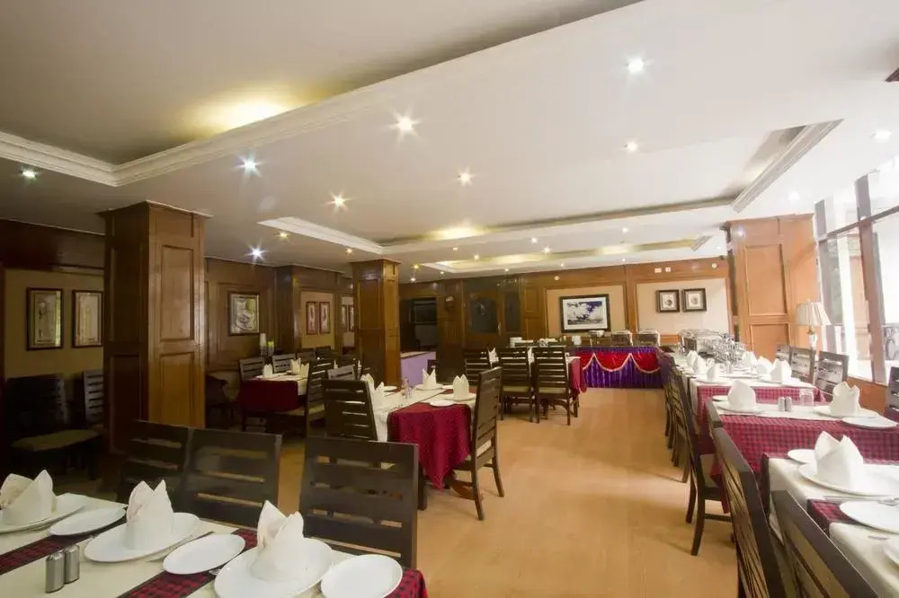 OYO 1492 Hotel Broadway Inn