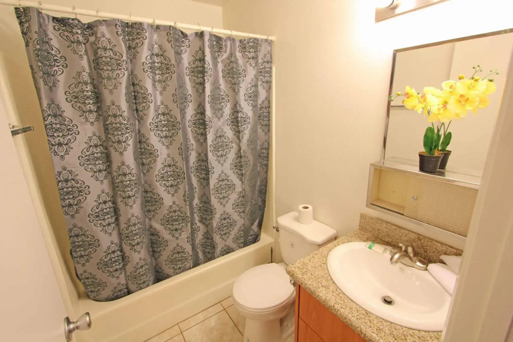 Cozy New Town House Glendale