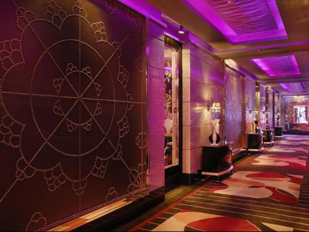 Yizui Crown Hotel