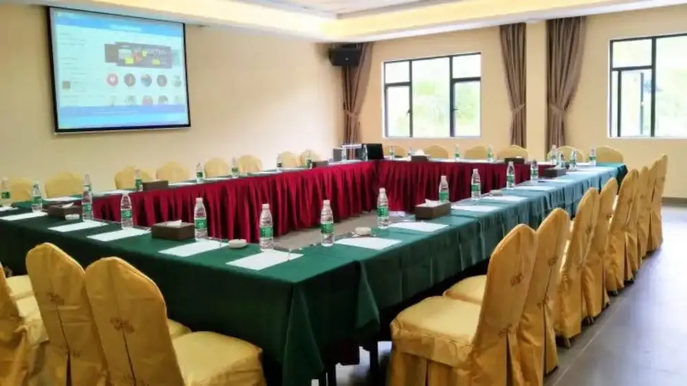 Yi Jing Lin Feng Hot Spring Hotel