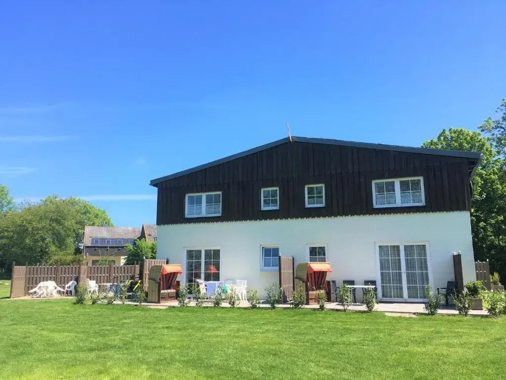 Ferienwohnung 3, EG, Hof zur Sonnenseite Fehmarn