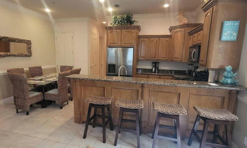 Block to Beach - Ground Floor - Pristine - Pool