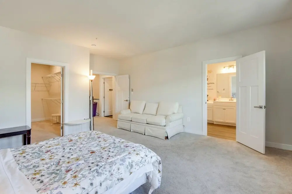 Townhome at Laurel Park: Modern & Spacious Getaway