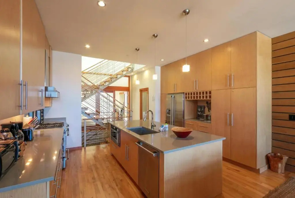 ALOFT-River View-AC-5BR/2.5BA