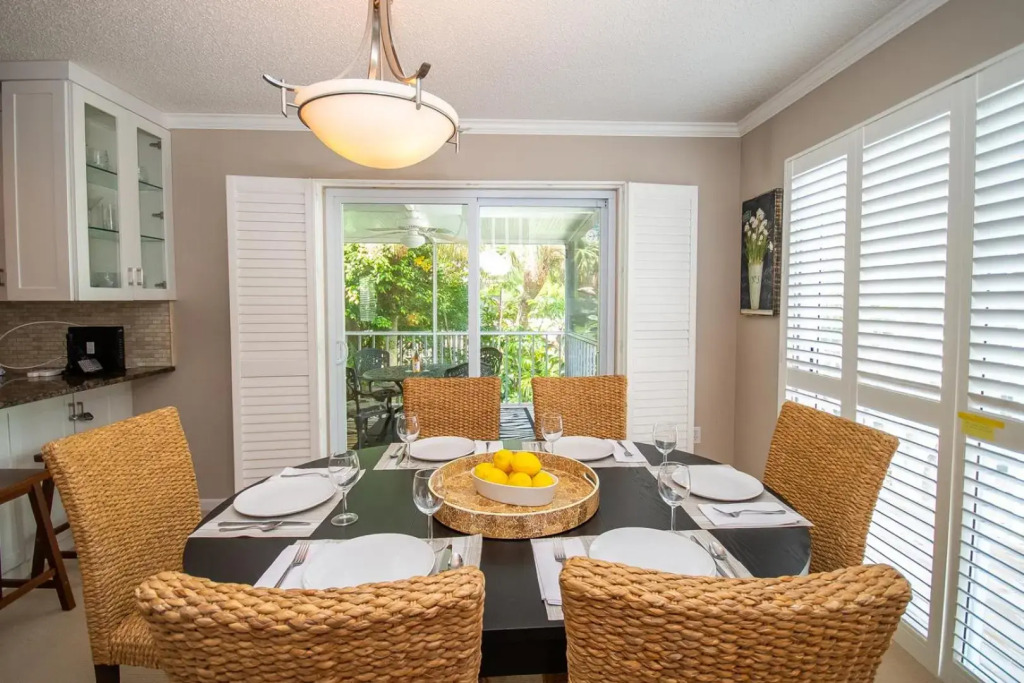 Beach Walk - 6250 Holmes #31