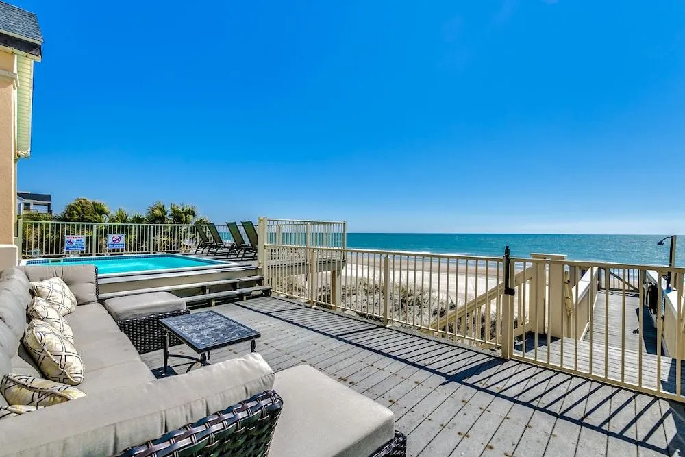 Low Tide Too 6 Br home by RedAwning