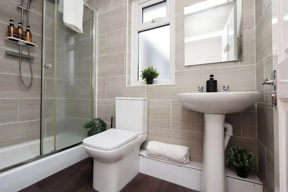 Cardiff City Guesthouse, Central Rooms, Fast Wi-Fi, On-Street Parking