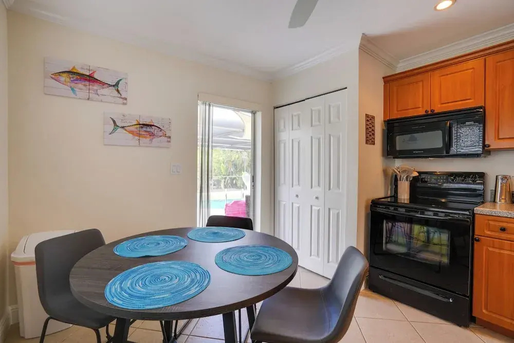 2 Mi to Bonita Beach: Bbq-ready Townhome!