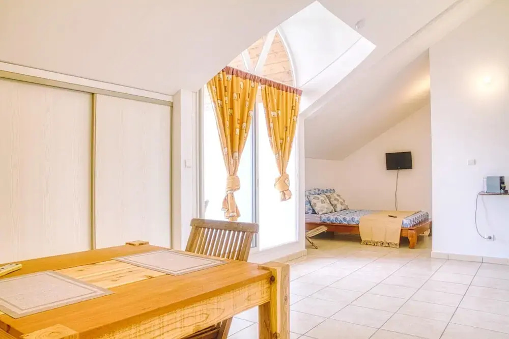 Studio in Saint-gilles les Bains, With Wonderful Mountain View, Furnished Balcony and Wifi