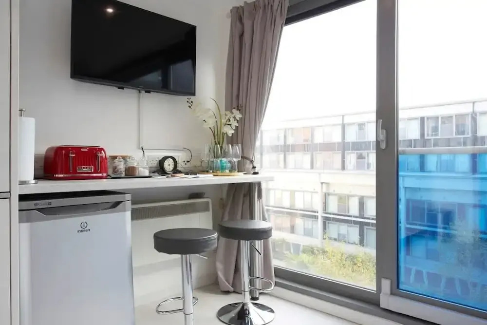 1 Bedroom Apartment, Leeds Stunning & Cosy Find!