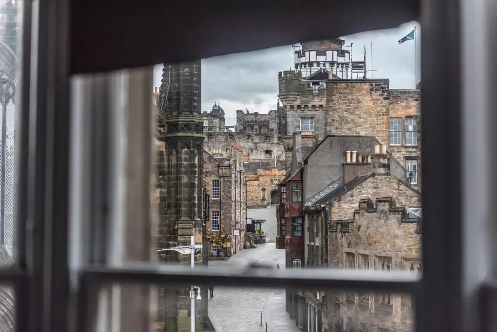 F&O Apartments - 1 bedroom Royal Mile apt Stunning castle view Sleeps 2