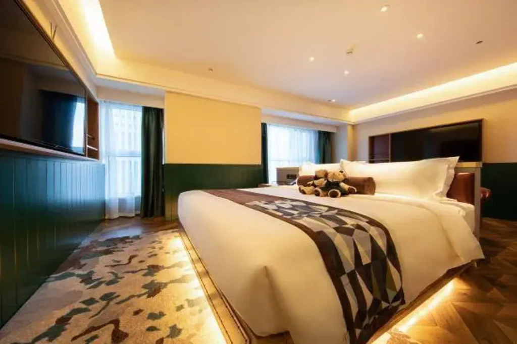 James Joyce Coffetel Hotel (Jinan West Railway Station Convention and Exhibition Center)