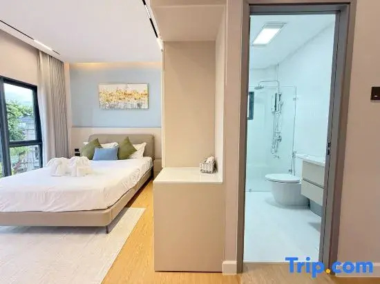 Luxury pool villa near Chiang Mai Old City, 4 bedrooms and 5 bathrooms