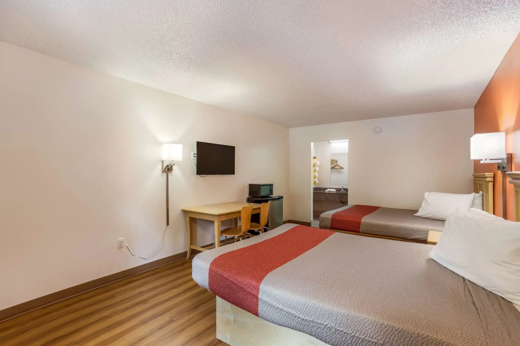 Motel 6-Macclenny, FL
