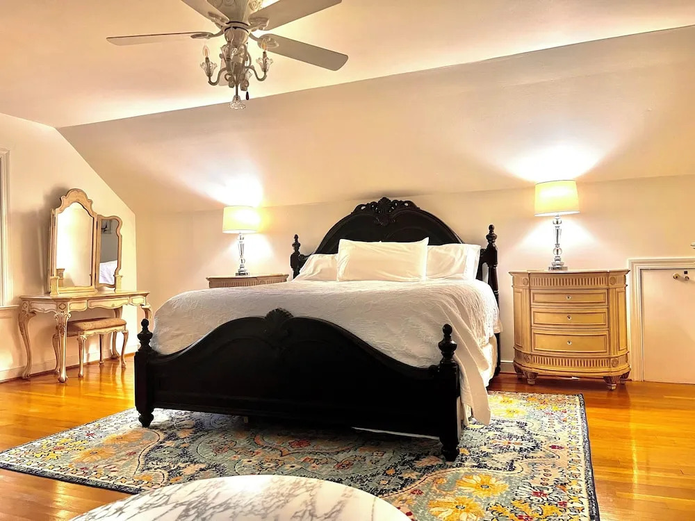 Colonial Gardens B & B