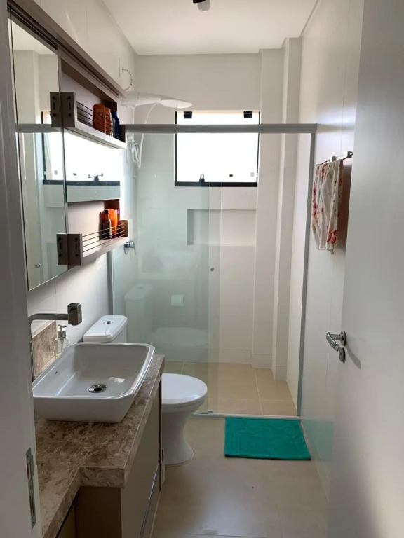 Lindo Apartamento no Mariscal, Bombinhas, com estacionamento e quintal, a 290 metros da praia do Canto Grande!!!