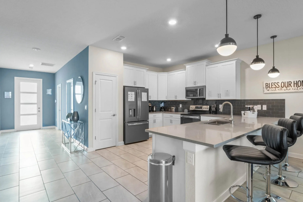 9 Bedrooms 5 Bathrooms Storey Lake 2885 Sc