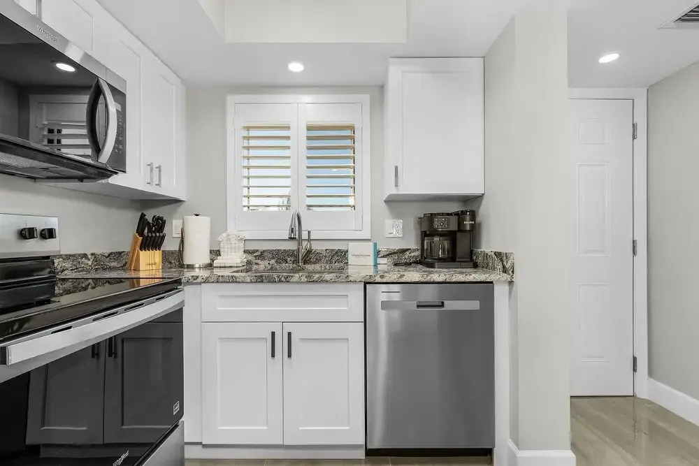 Seaside 108: Oceanview 2br/2ba Condo With Pool, Steps To Beach 2 Bedroom Condo
